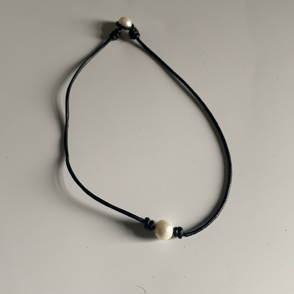Black Choker With Pearl Necklace